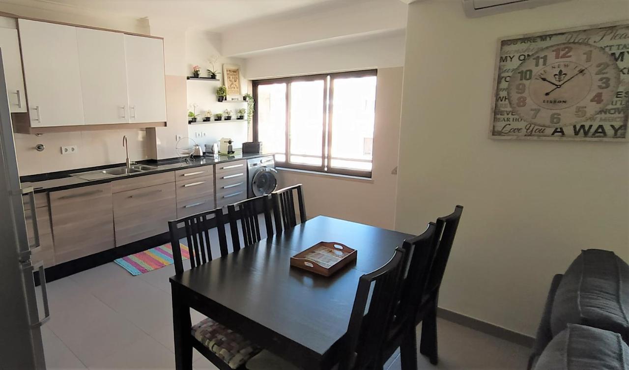Large Apartment Near The Beach And Lisbon Costa da Caparica Exterior foto