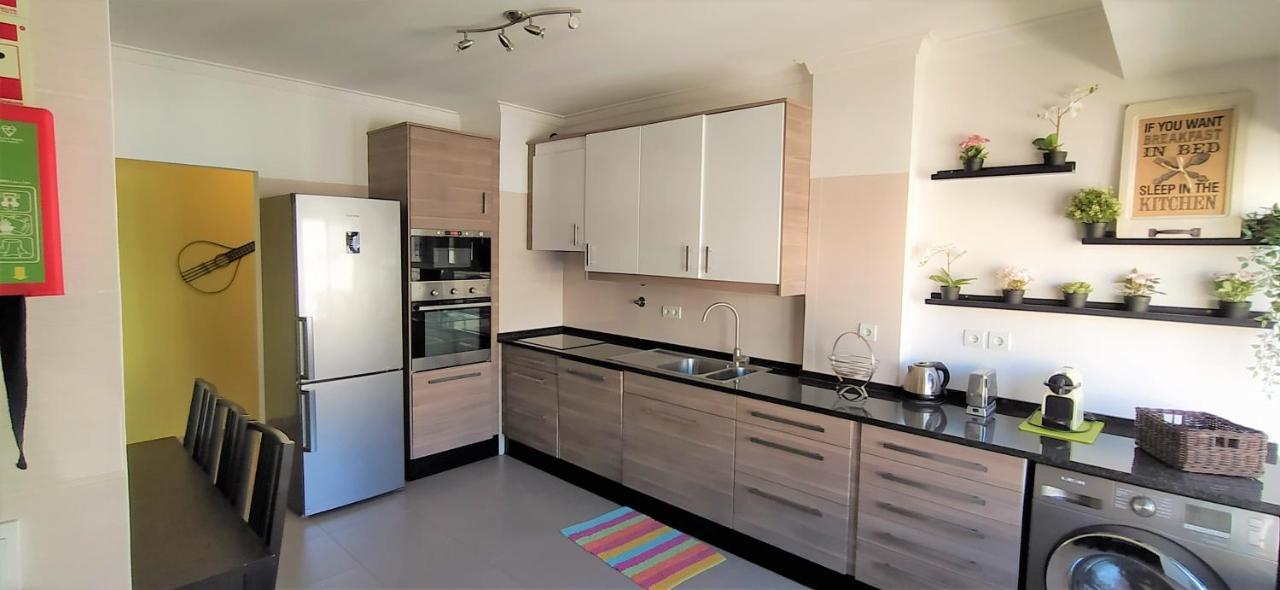 Large Apartment Near The Beach And Lisbon Costa da Caparica Exterior foto